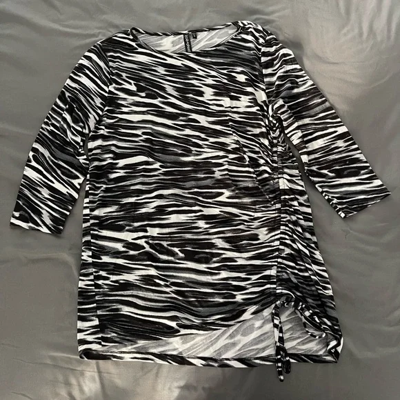 Women’s Ruched Side Sweater - Picture 2 of 6